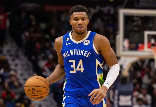 在球迷翘首 在球迷翘首