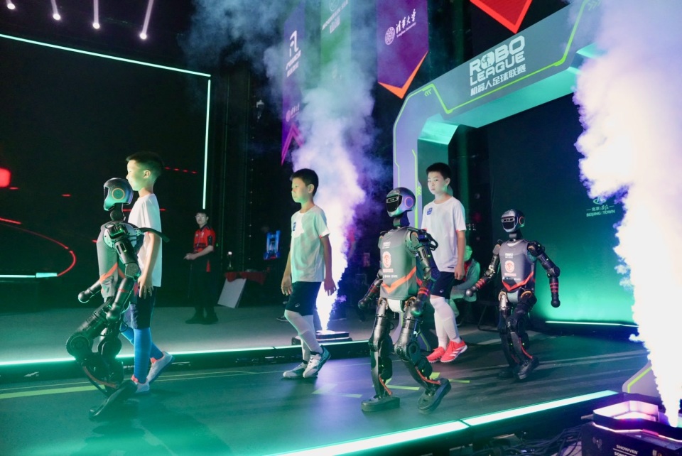 谈笑风生 谈笑风生