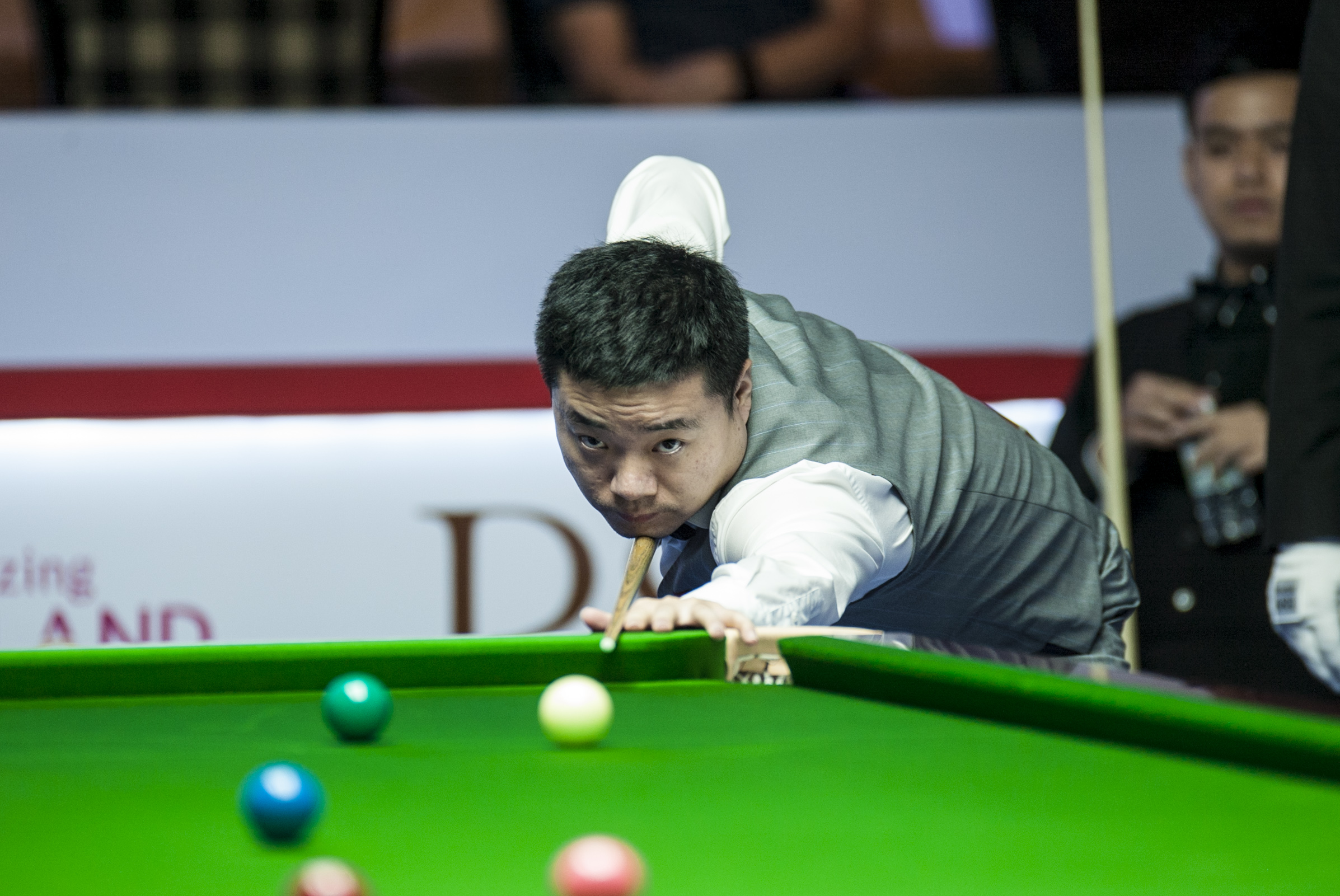 他已完全从 他已完全从